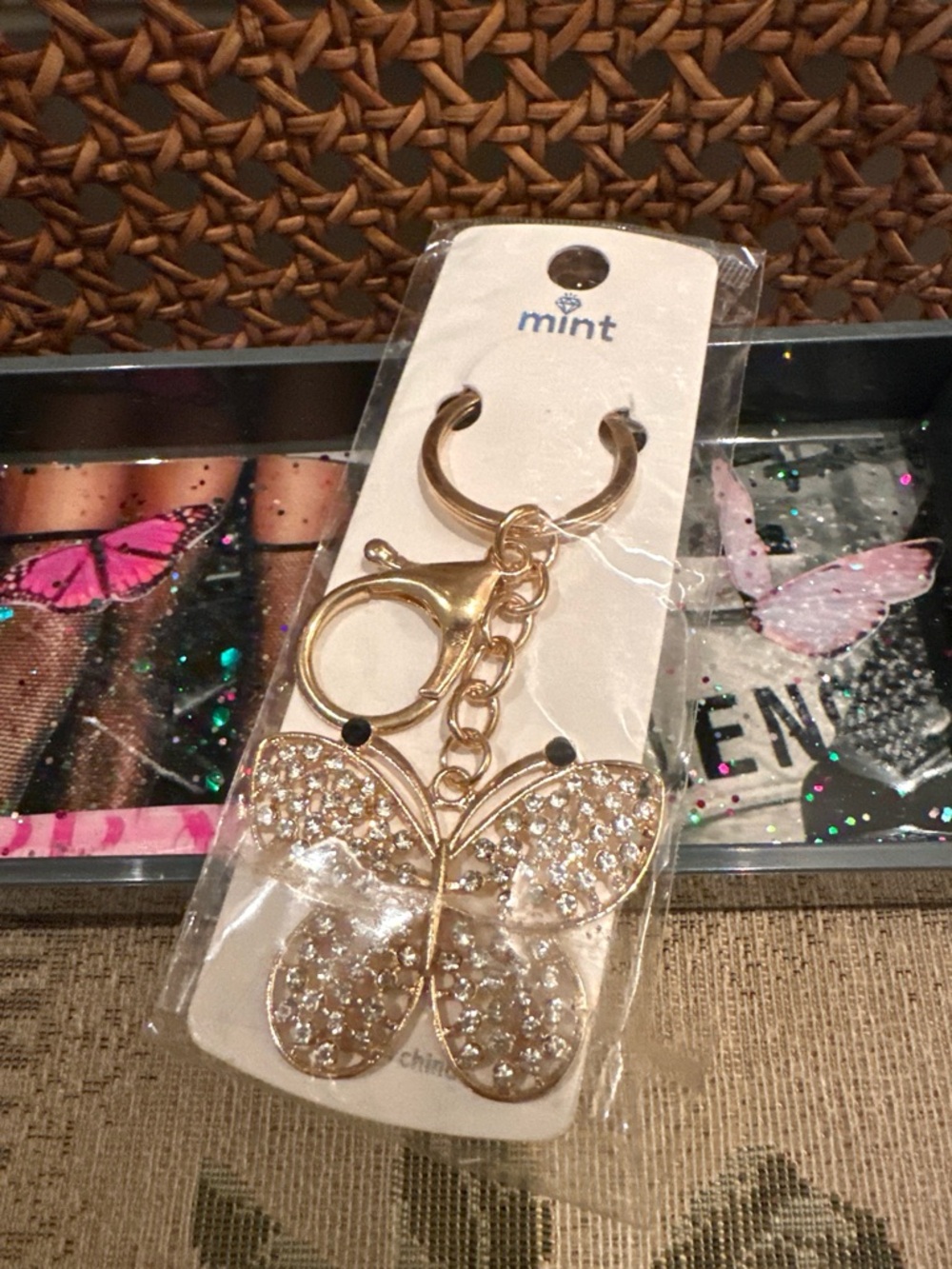 MINT Gold Rhinestone Butterfly Keychain Key Ring Bag Charm NWT - Picture 2 of 3